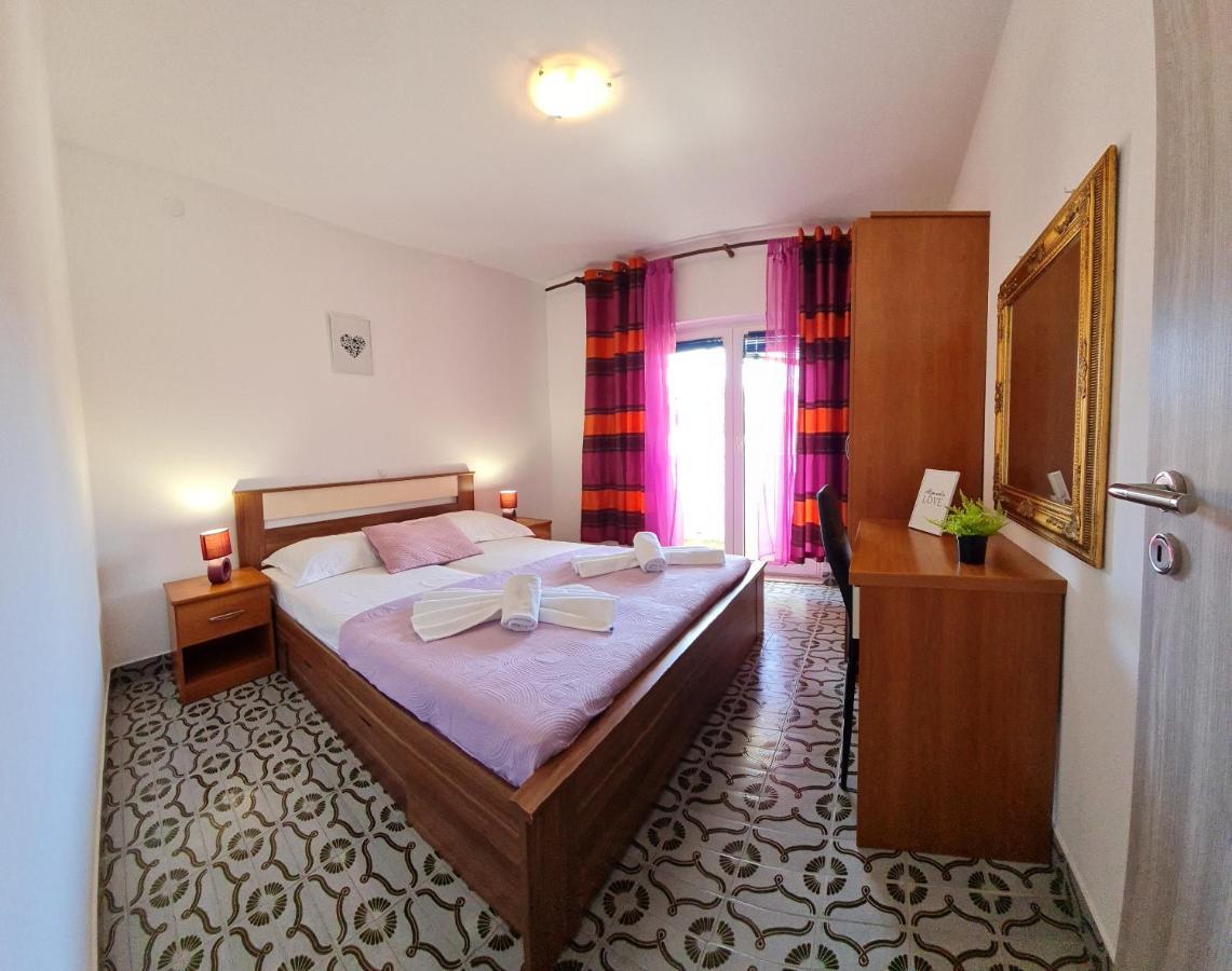 Apartments Dorotea Novalja Bagian luar foto