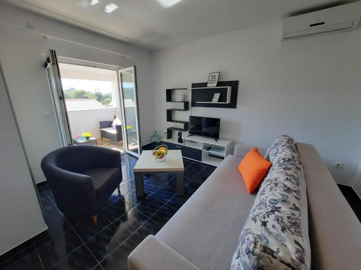 Apartments Dorotea Novalja Bagian luar foto