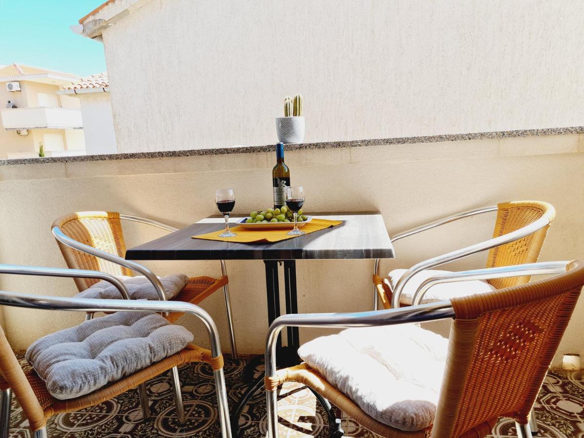 Apartments Dorotea Novalja Bagian luar foto