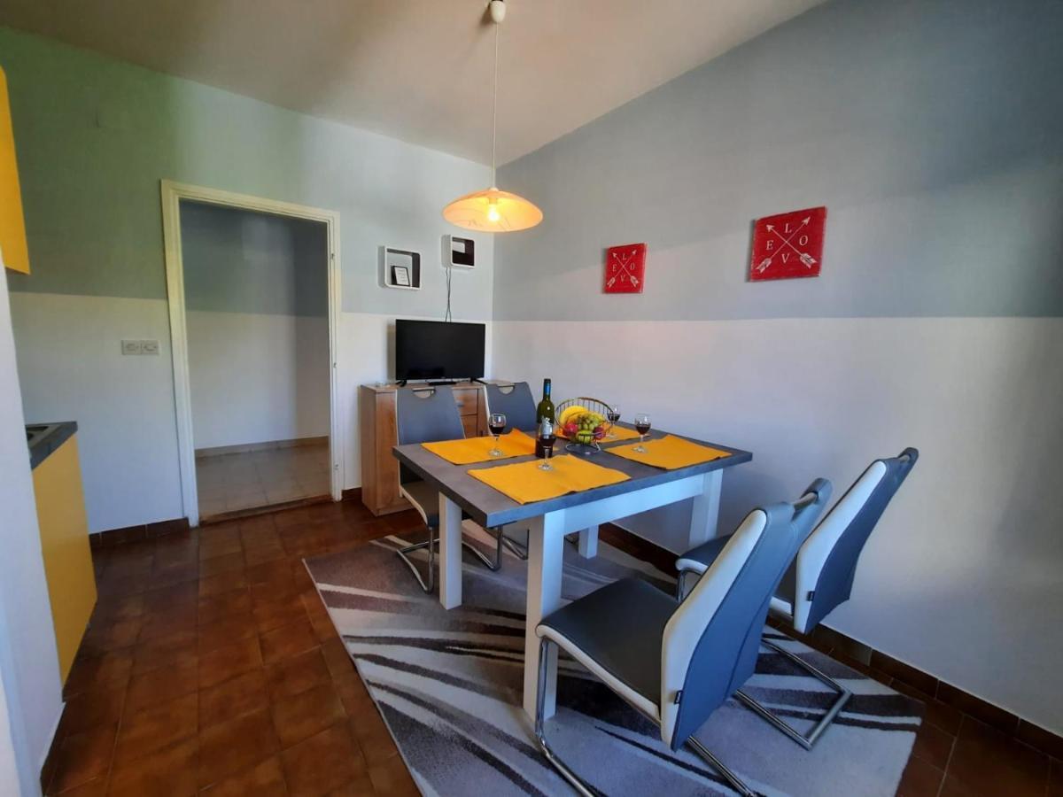 Apartments Dorotea Novalja Bagian luar foto
