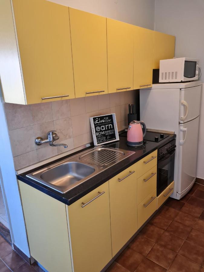 Apartments Dorotea Novalja Bagian luar foto