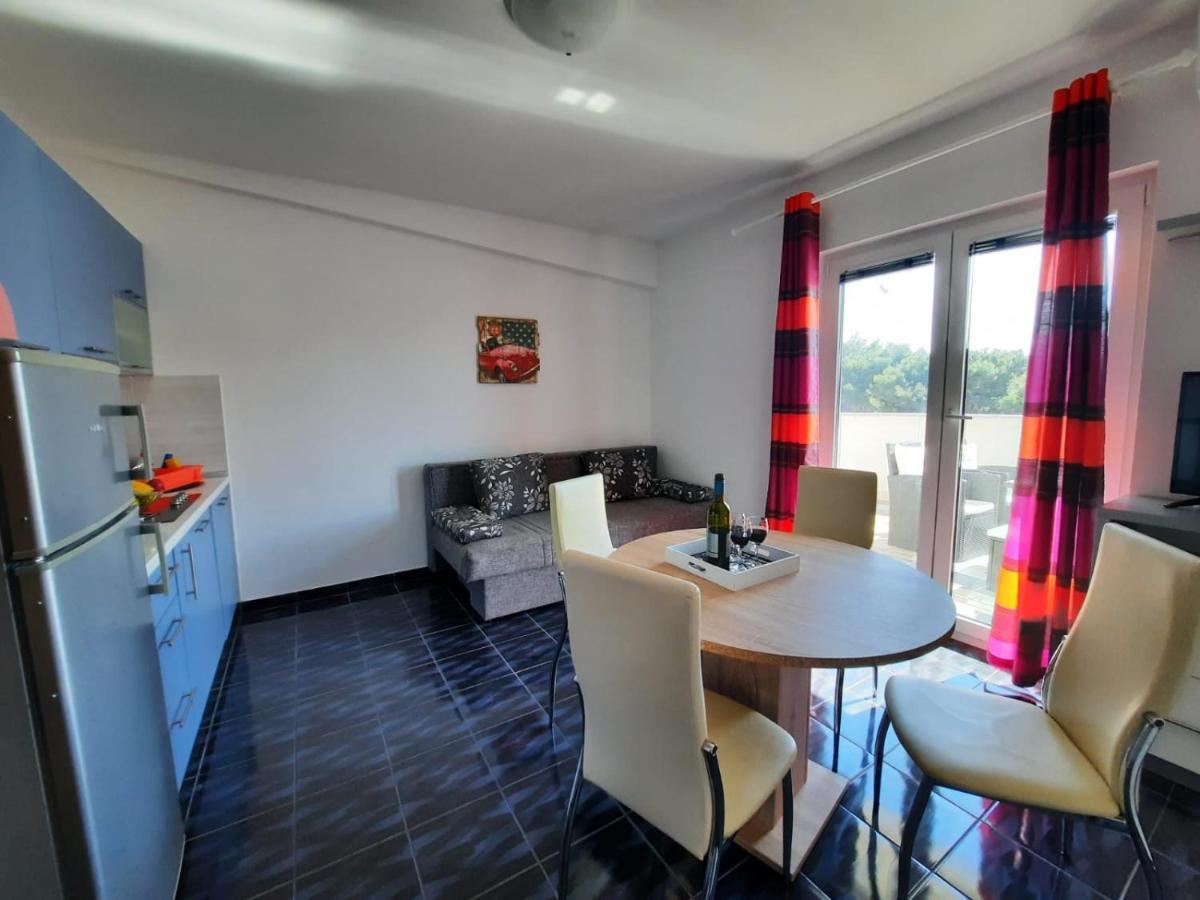 Apartments Dorotea Novalja Bagian luar foto