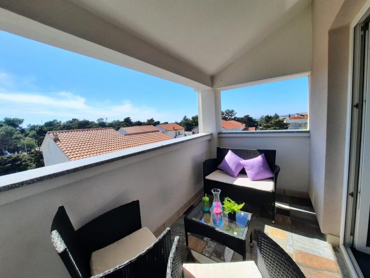 Apartments Dorotea Novalja Bagian luar foto