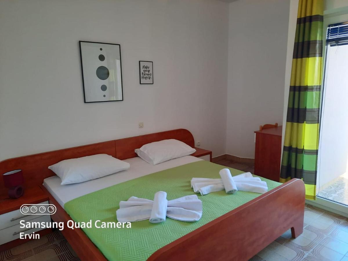 Apartments Dorotea Novalja Bagian luar foto