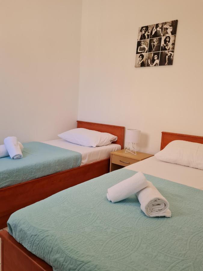 Apartments Dorotea Novalja Bagian luar foto