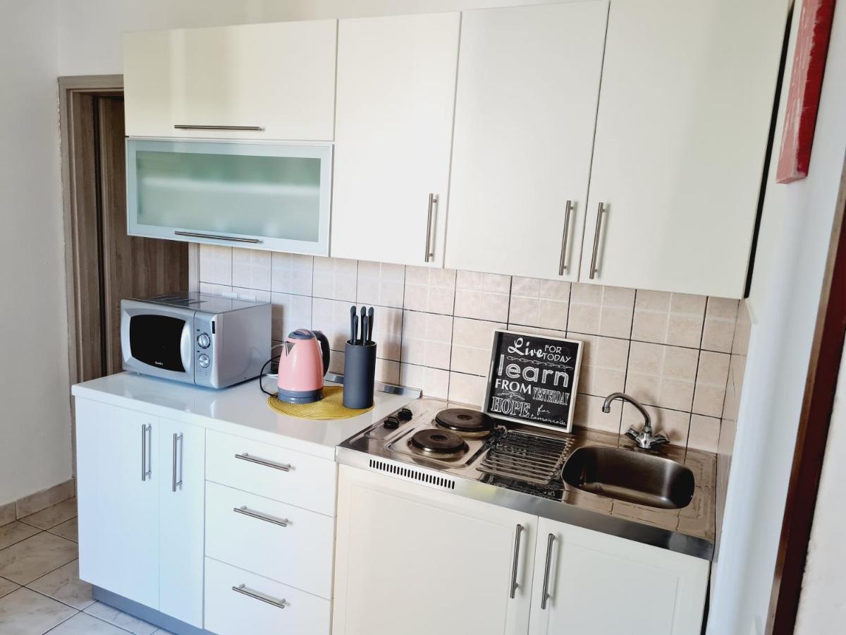 Apartments Dorotea Novalja Bagian luar foto