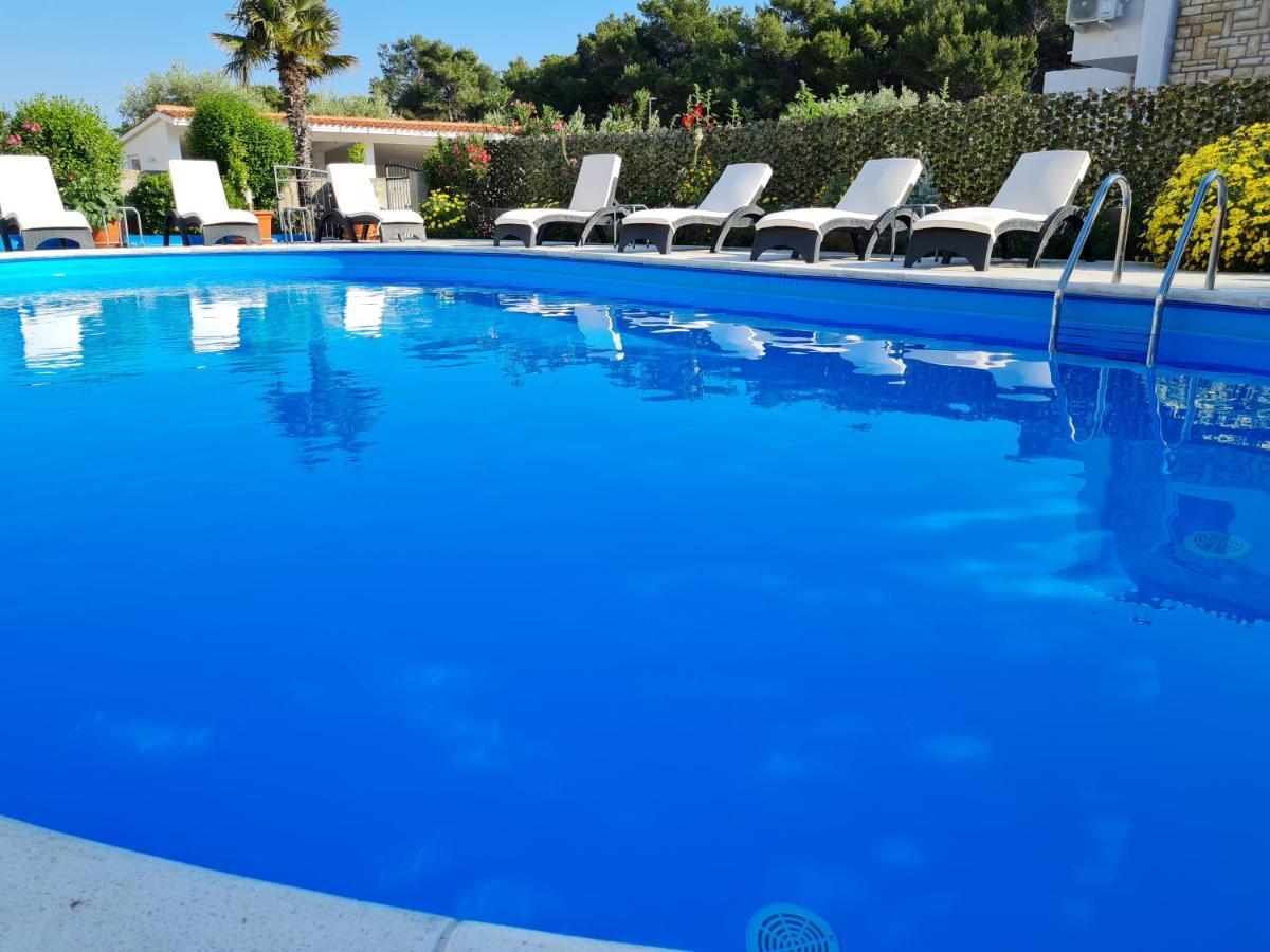 Apartments Dorotea Novalja Bagian luar foto