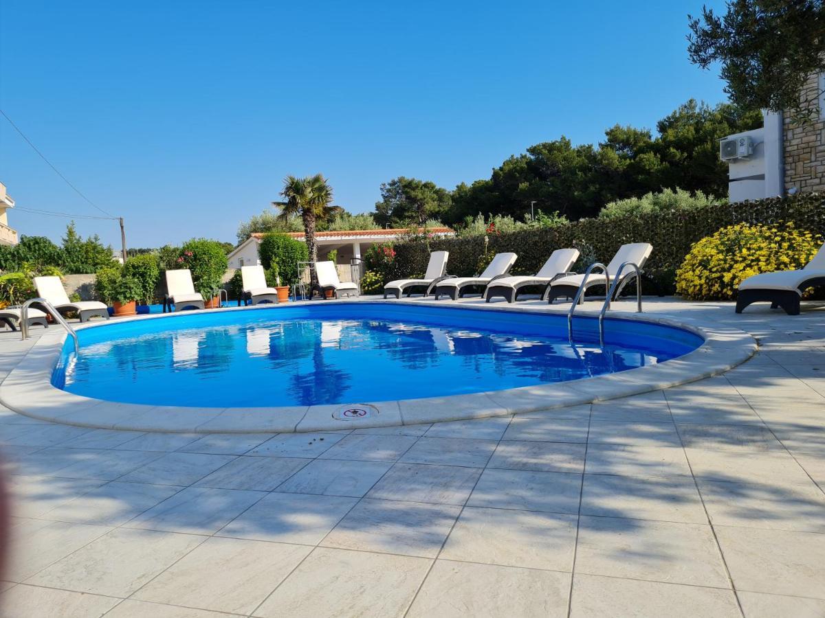Apartments Dorotea Novalja Bagian luar foto